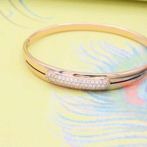 Elegant Rose Gold Bangle with Pavé Accents in Classic Oval Design, XPBL0425 - Picture 2 of 12